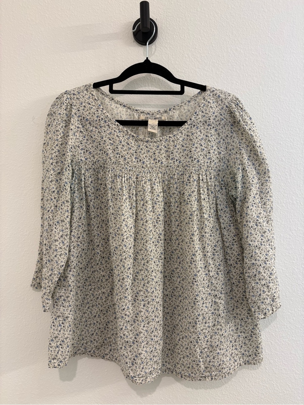 Vintage Lucky Brand 100% Cotton Cream Top with Blue Floral Print